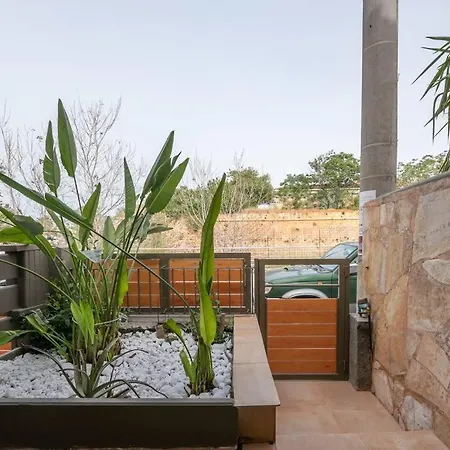 Apartment Modern 2 With A Yard