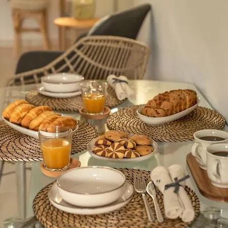 Modern 2 With A Yard Apartment