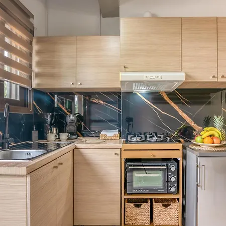 Апартаменты Modern 2 With A Yard Ханья