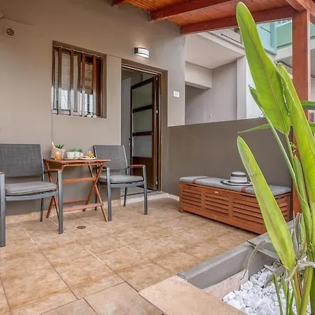 Апартаменты Modern 2 With A Yard