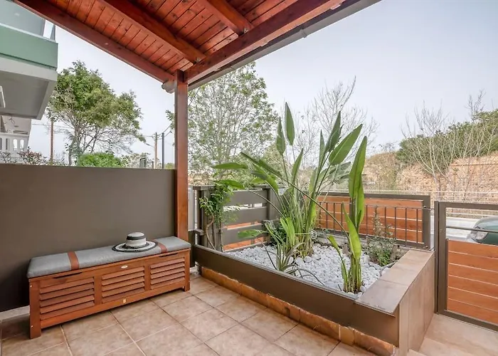 Modern 2 With A Yard Διαμέρισμα *