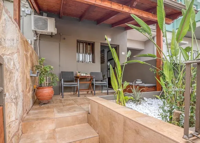 Διαμέρισμα Modern 2 With A Yard *