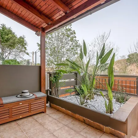 Modern 2 With A Yard Διαμέρισμα *