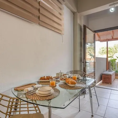 Modern 2 With A Yard Διαμέρισμα