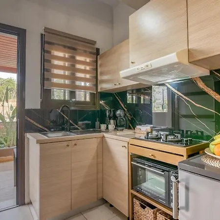 Διαμέρισμα Modern 2 With A Yard *