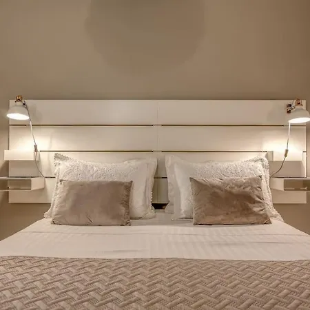 Modern 2 With A Yard Διαμέρισμα *