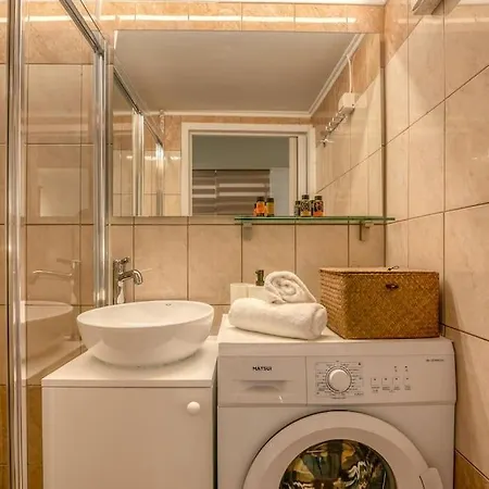 Modern 2 With A Yard *