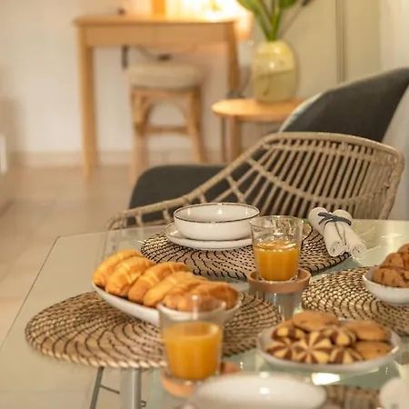 Modern 2 With A Yard Апартаменти