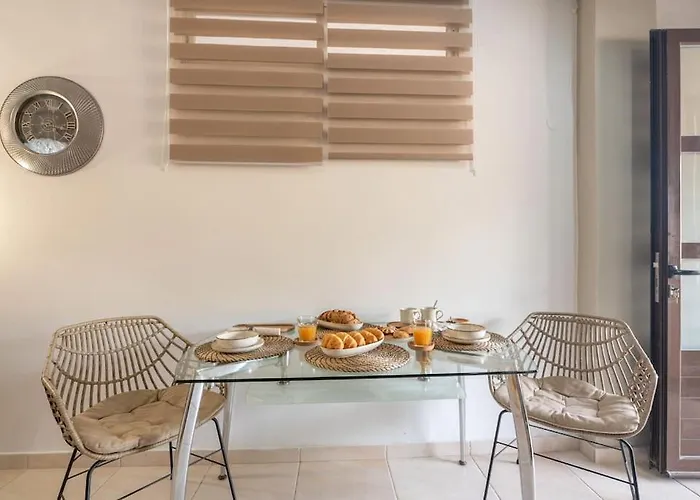 Modern 2 With A Yard *