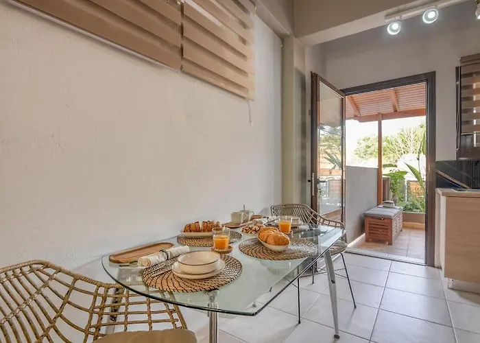 Modern 2 With A Yard 아파트