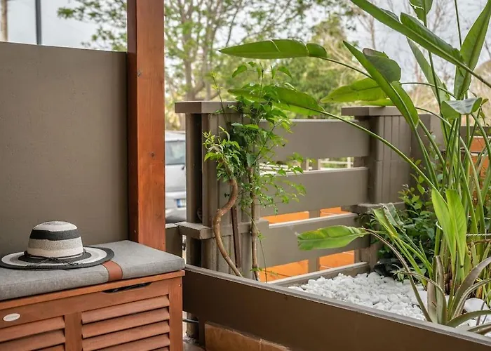 Modern 2 With A Yard * 하니아