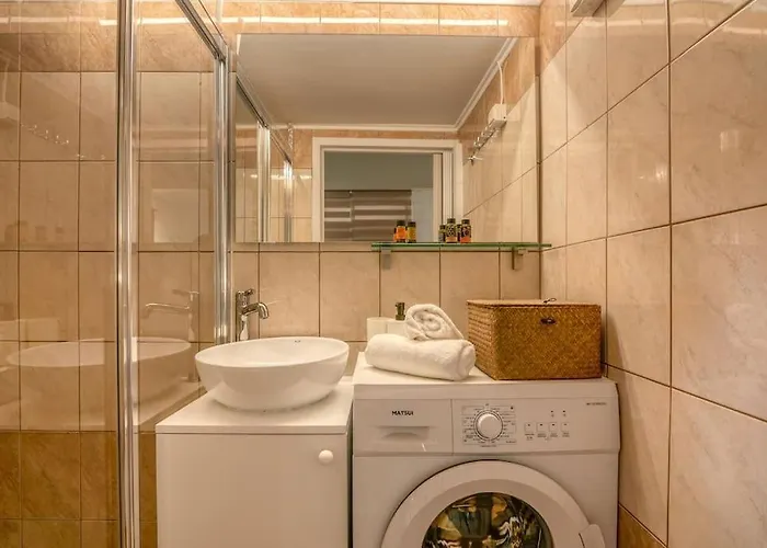 Modern 2 With A Yard *